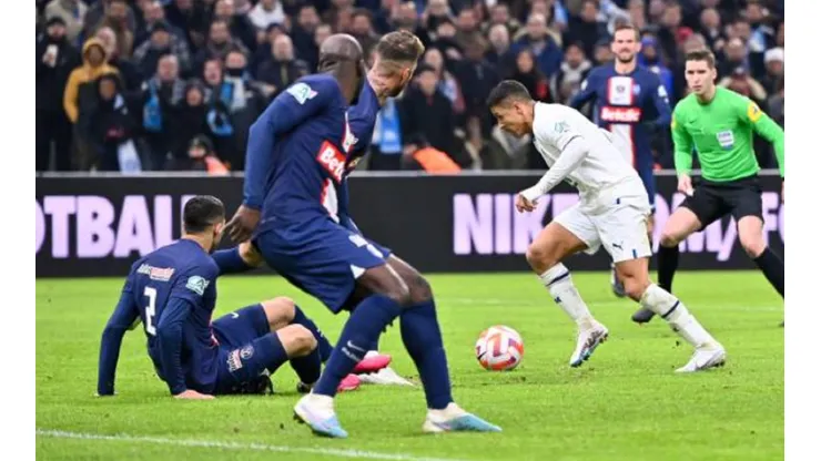 Alexis Sánchez tuvo un gran partido en Le Classique, derribó una racha del Marsella ante el PSG y fue ovacionado cuando salió.