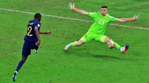 El Dibu está en la terna final para el premio The Best de la FIFA.