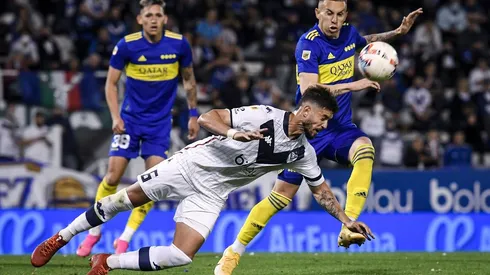 Matías de los Santos en acción ante Boca Juniors. En 2023 jugará en Colo Colo.
