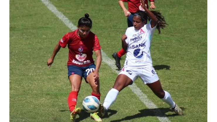 El glorioso debut con gol de Javiera Roa en Guatemala