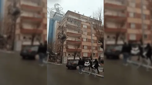 Colapso de edificio tras terremoto en Turquía