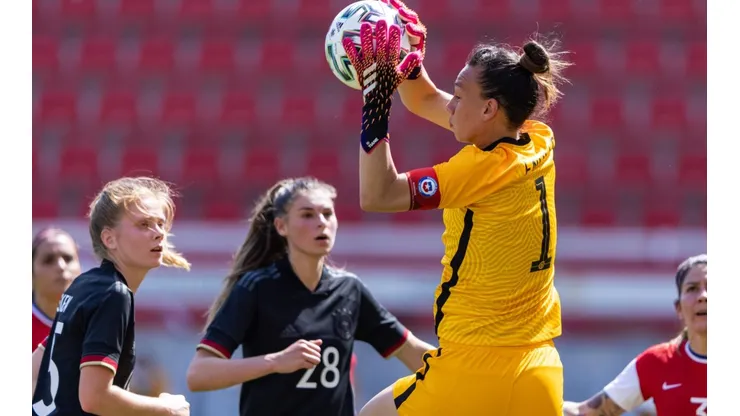 Tiane Endler comanda la nómina de la Roja Fem