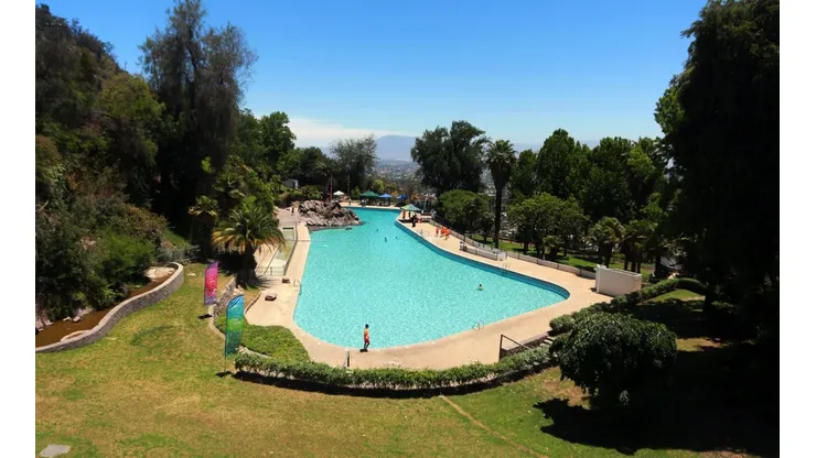 Revisa algunas de las piscinas para refrescarte en la Región Metropolitana