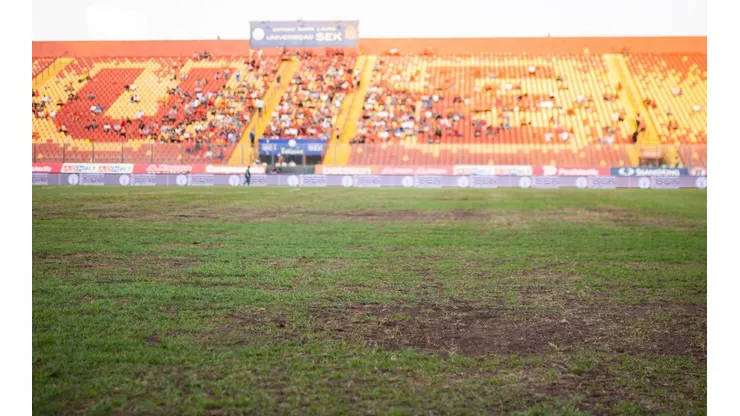 Así está la cancha del Santa Laura