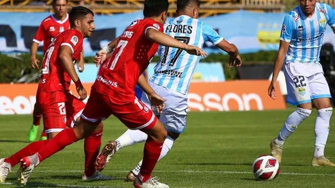 Felipe Flores fue clave en el primer tiempo, pero Unión La Calera se fortaleció con diez hombres y encontró el empate