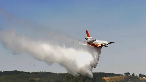 El avión que se suma al combate de incendios en el sur