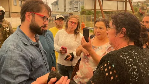 Presidente Boric visita a víctimas de incendios