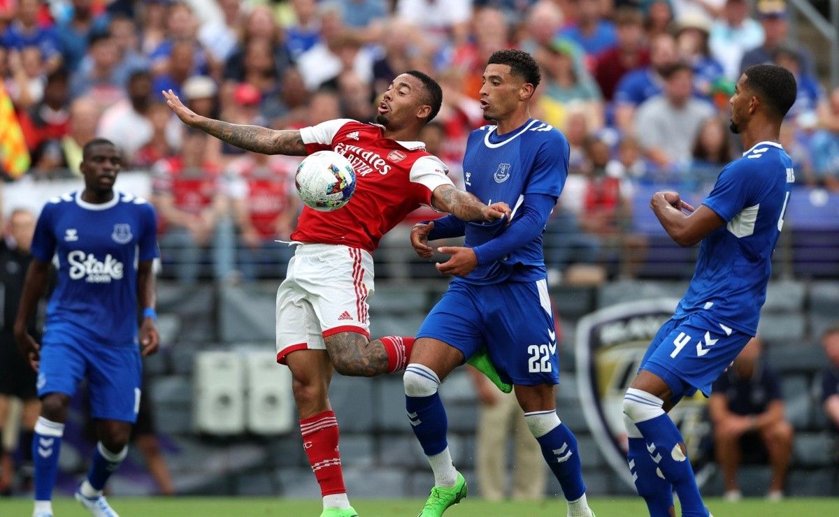 Arsenal sale a defender la cima de la Premier League ante Everton ...