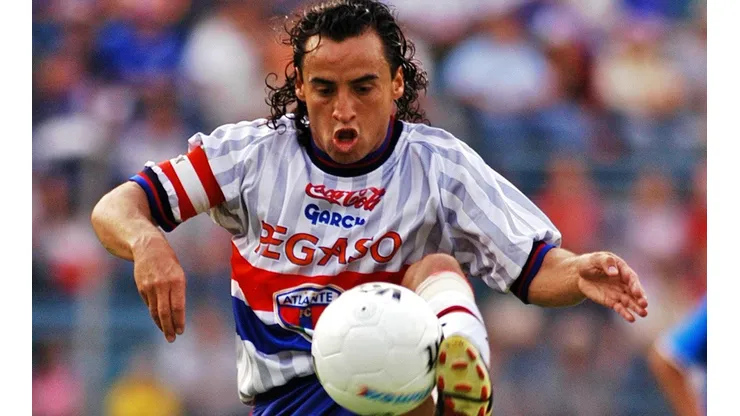 Fabián Estay se basó en su experiencia para aconsejar a los futbolistas por la ola de calor.