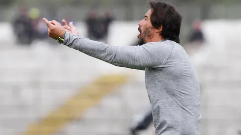 Pablo Sánchez en acción en el estadio La Cisterna, lugar donde hace de local Palestino.