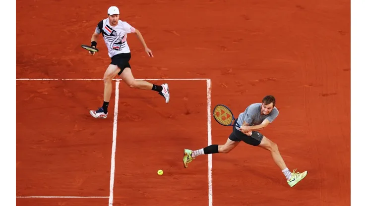 Andrey Golubev y Alexander Bublik, que enfrentan a Chile por Copa Davis, fueron subcampeones del torneo de dobles en Roland Garros 2021.