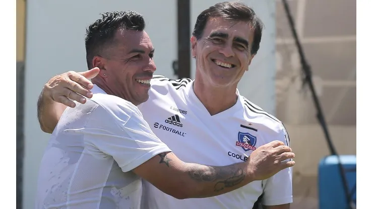 Esteban Paredes pisó otra vez los pastos del Monumental