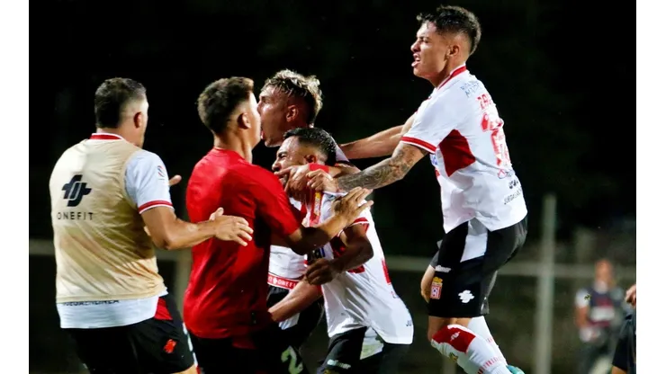 Cristián Zavala llegó a Curicó Unido en modo Pelé, tras su paso por Colo Colo