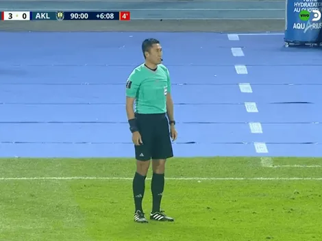 El futuro es hoy: árbitro justifica decisión del VAR por parlantes