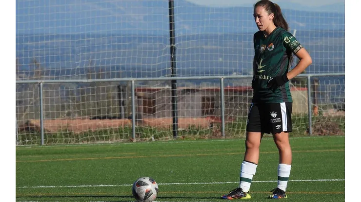 El Cacereño de Sonya Keefe empata y se aleja de la cima en España