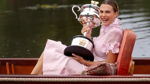 Sabalenka posando en los Jardines Reales de Melbourne