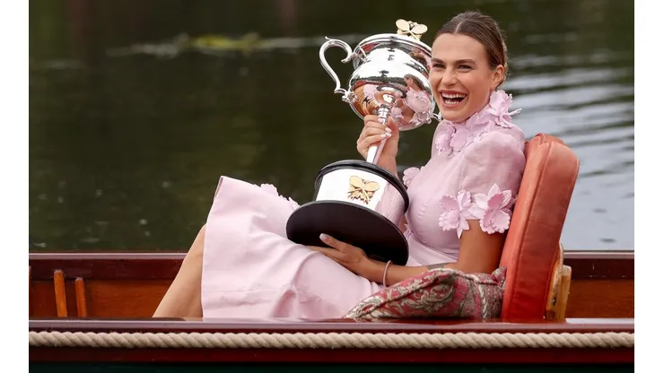Sabalenka posando en los Jardines Reales de Melbourne