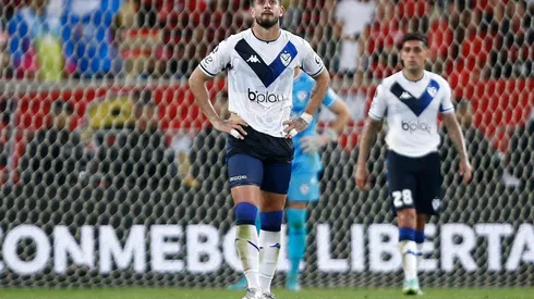 El actual jugador de Vélez podría reemplazar a Emiliano Amor en Colo Colo.