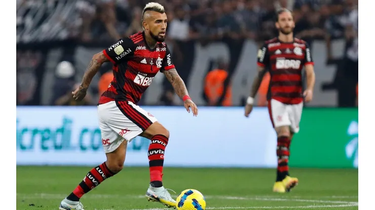 Flamengo de Vidal y Pulgar juegan su último partido previo a embarcar a la Copa Mundial de Clubes.