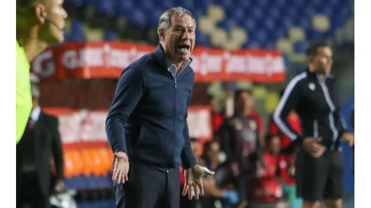 Hola está a la espera de un par de refuerzos más para terminar de cerrar el plantel.