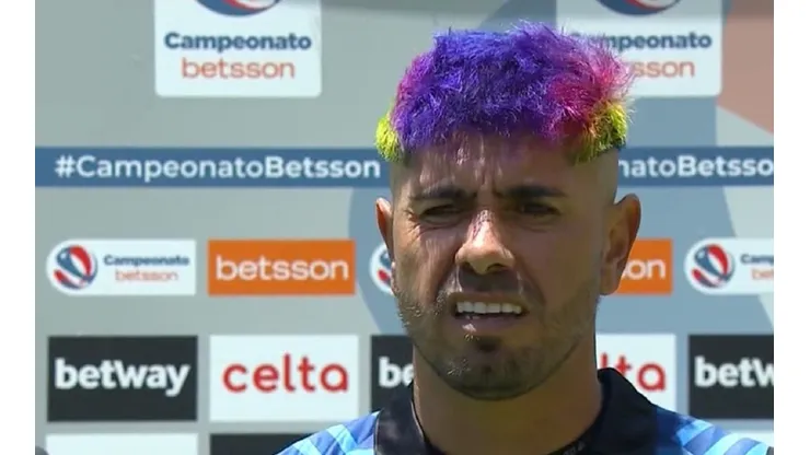 Diego Sánchez lució este peinado en el partido de Coquimbo Unido y Palestino, aunque lo cubrió con un jockey.