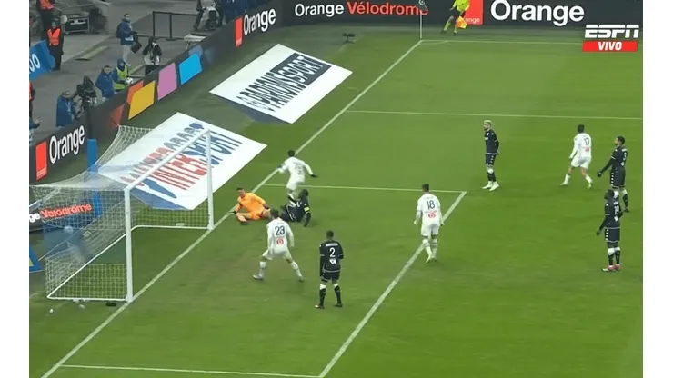 Alexis puso el empate al inicio del segundo tiempo
