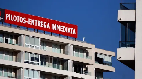 Vista de un cartel de un proyecto inmobiliario