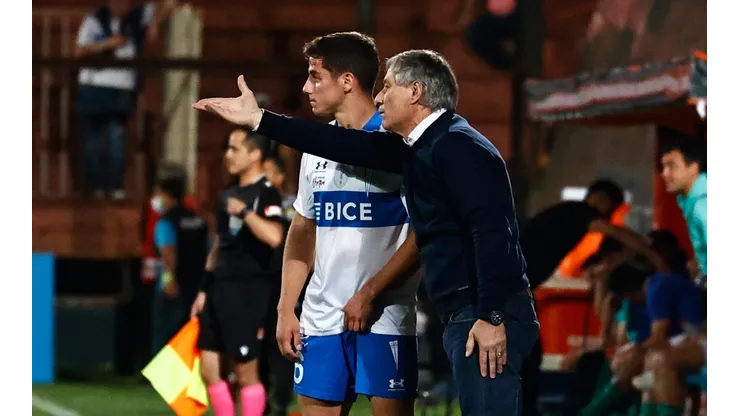 Ariel Holan con Clemente Montes, quien se incorporará al Celta de Vigo de España.