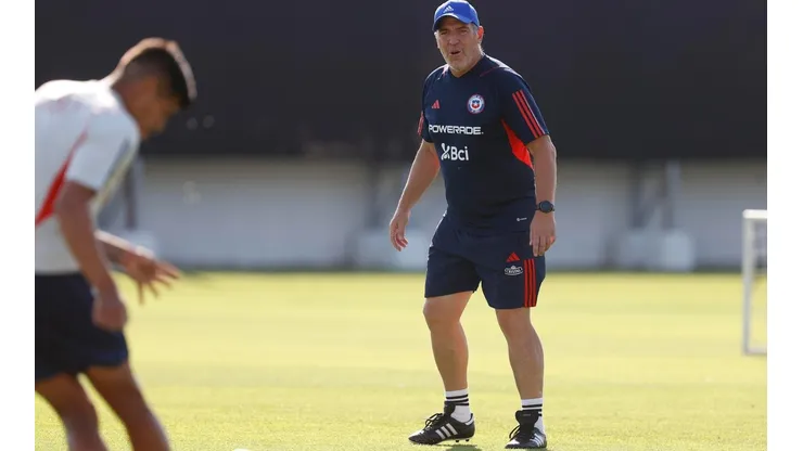 Berizzo dirigiendo a la Selección Sub 23 en Pinto Durán