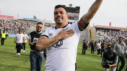 Esteban Paredes terminará su carrera en la casa de Colo Colo