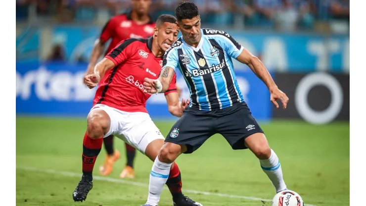 Luis Suárez no para de anotar en Gremio