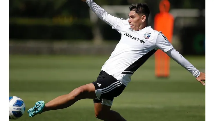Carlos Palacios aportó con una joya de gol