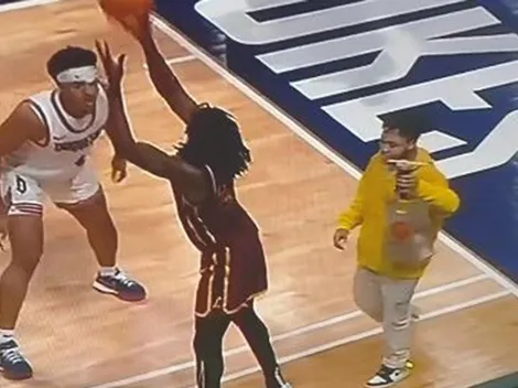 Insólito: repartidor de comida interrumpe partido para entregar su pedido