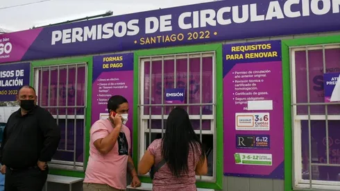 ¿Es posible pagar mi permiso de circulación si tengo multas?