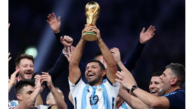 El Kun se lanzó contra Zlatan y defendió a Messi