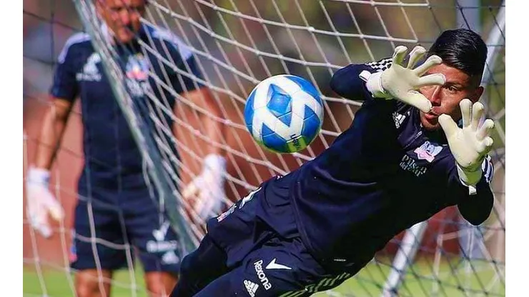Brayan Cprtés sigue un entrenamiento de elite para convertirse en el sucesor del eterno Claudio Bravo