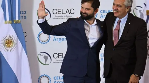 Presidente Boric se reúne con su par argentino, Alberto Fernández, en Cumbre Celac
