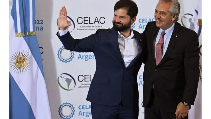 Presidente Boric se reúne con su par argentino, Alberto Fernández, en Cumbre Celac