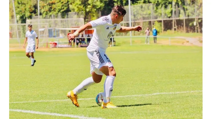 Diego Orellana Riffo en acción con la camiseta de Colo Colo. Jugará en Coquimbo Unido durante 2023.