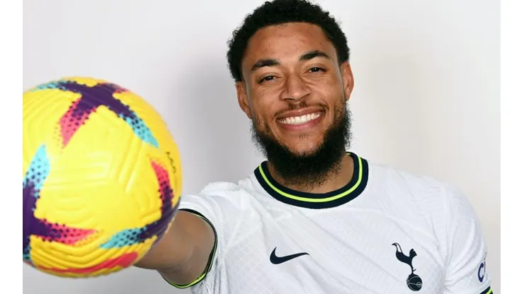 Danjuma presentado en el Tottenham