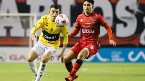 Jonathan Turra logró el campeonato de Primera B junto a Ñublense.