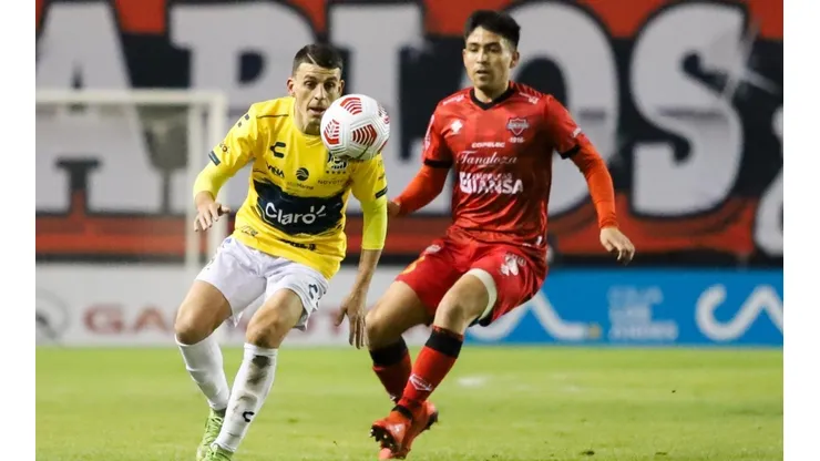 Jonathan Turra logró el campeonato de Primera B junto a Ñublense.