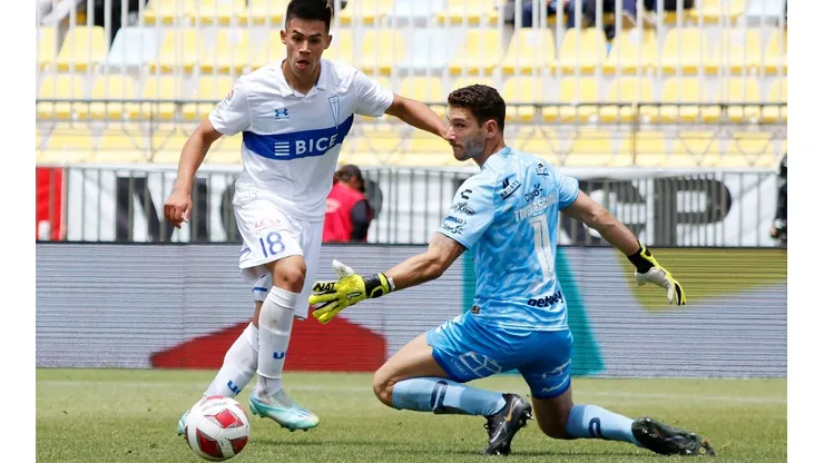Aravena fue titular en la primera fecha de la UC contra Everton.