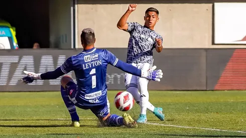 Jordhy Thompson marcó su primer gol con Colo Colo siendo titular en el 2023