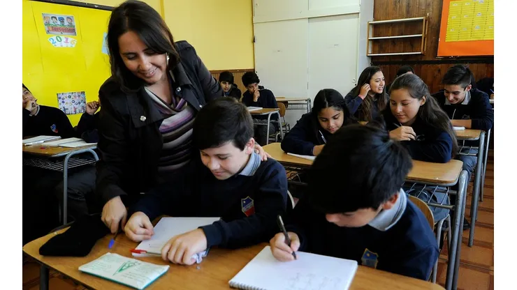 Este es el sueldo promedio de los profesores según los estudios