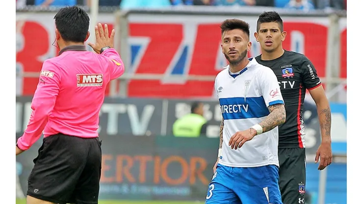 Pavez escupió a Medel y se ganó la roja en ese clásico ante la UC.