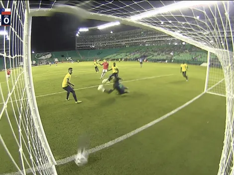 Están robando: Chile convierte un gol y los árbitros se lo comen
