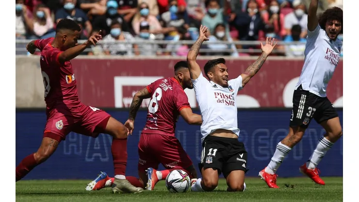Las simulaciones perjudican duramente al fútbol chileno.