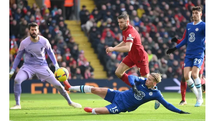 Liverpool y Chelsea igualaron y se mantienen fuera de zona de copas europeas.