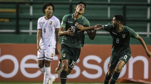 Bolivia celebra su gol ante Venezuela